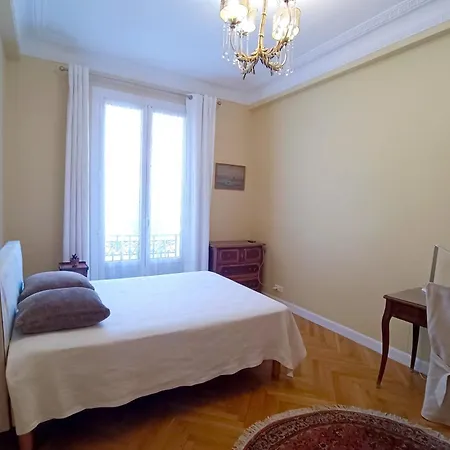 Large Bright In The Heart Of Appartement