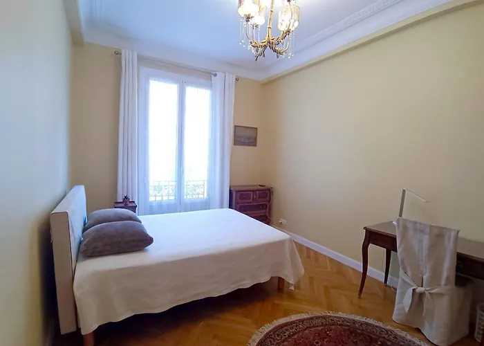 Large Bright In The Heart Of Appartement